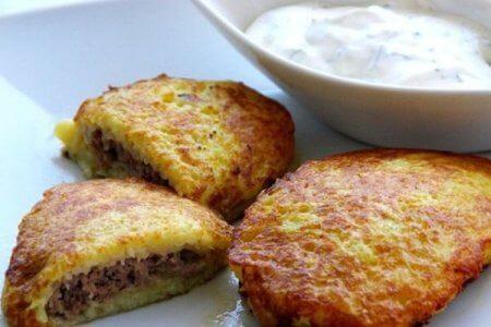 Вкусные картофельные драники с фаршем - рецепт и фото